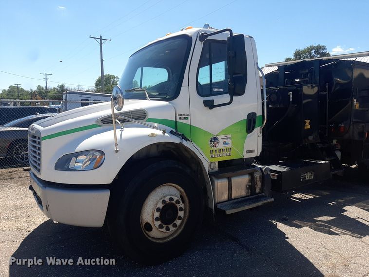 image for item NH9413 2012 Freightliner  Business Class M2 pothole patcher truck