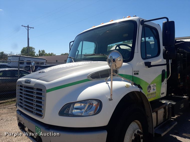 image for item NH9413 2012 Freightliner  Business Class M2 pothole patcher truck