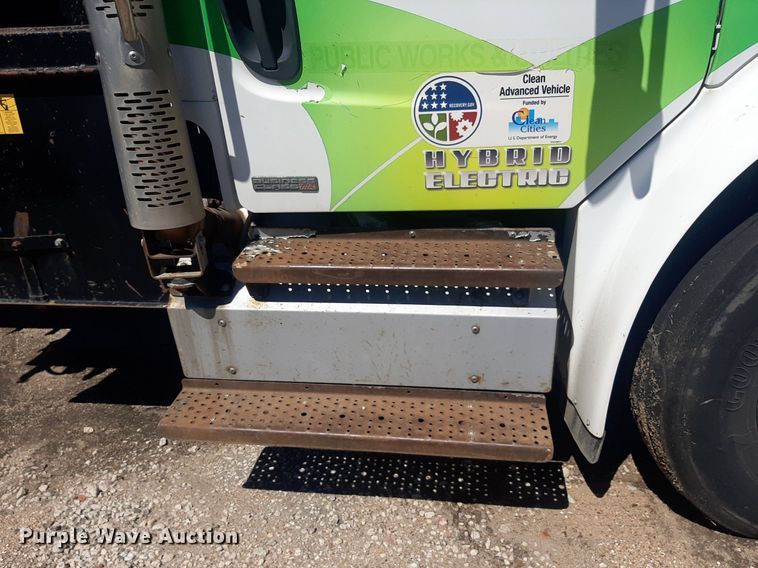 image for item NH9413 2012 Freightliner  Business Class M2 pothole patcher truck