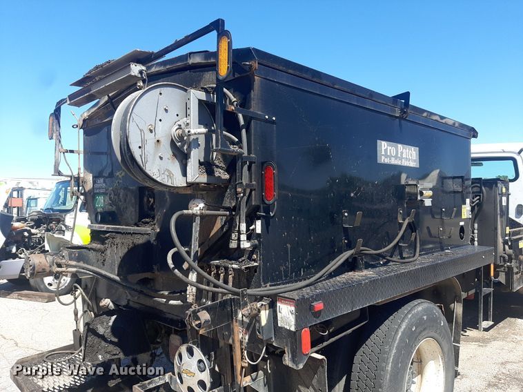 image for item NH9413 2012 Freightliner  Business Class M2 pothole patcher truck