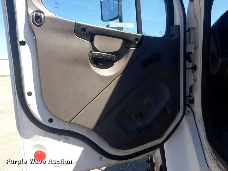 image for item NH9413 2012 Freightliner  Business Class M2 pothole patcher truck