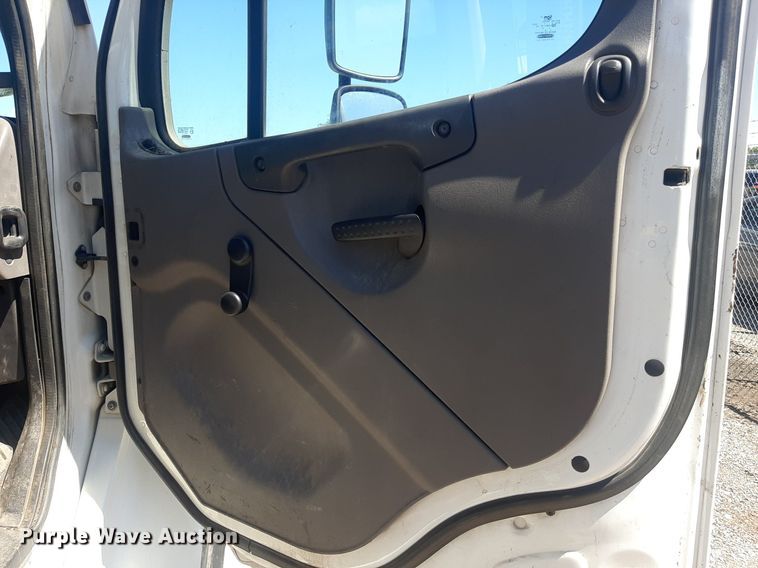 image for item NH9413 2012 Freightliner  Business Class M2 pothole patcher truck