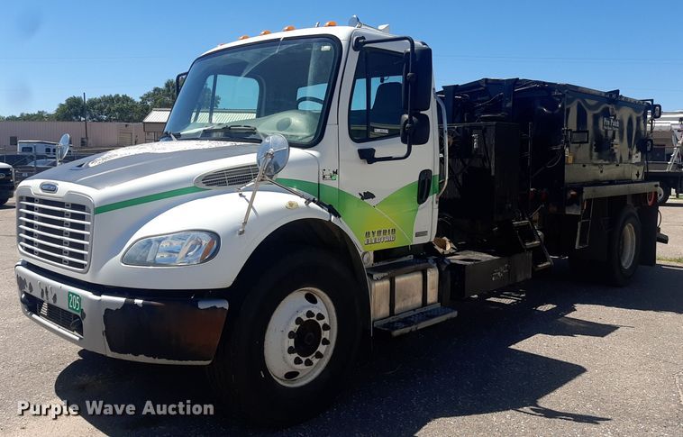 image for item NH9415 2012 Freightliner Business Class M2 pothole patcher truck