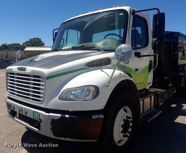 image for item NH9415 2012 Freightliner Business Class M2 pothole patcher truck