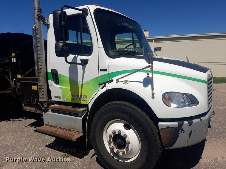 image for item NH9415 2012 Freightliner Business Class M2 pothole patcher truck