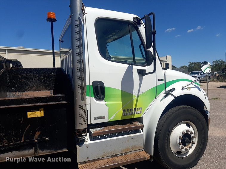 image for item NH9415 2012 Freightliner Business Class M2 pothole patcher truck