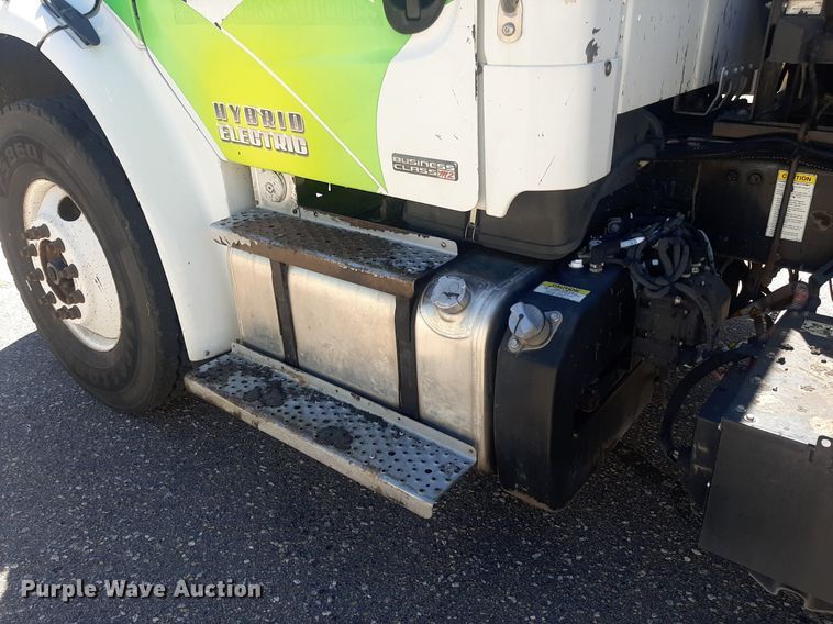 image for item NH9415 2012 Freightliner Business Class M2 pothole patcher truck