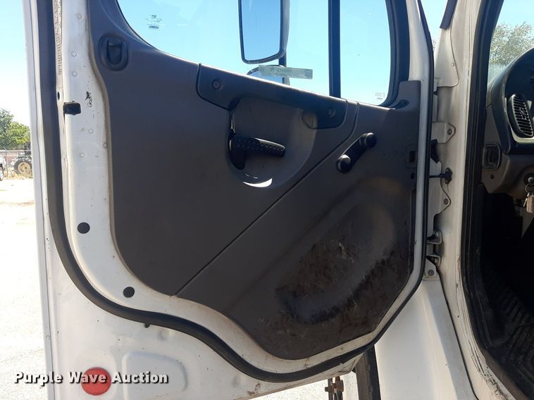 image for item NH9415 2012 Freightliner Business Class M2 pothole patcher truck