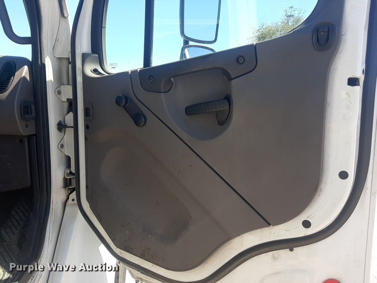 image for item NH9415 2012 Freightliner Business Class M2 pothole patcher truck