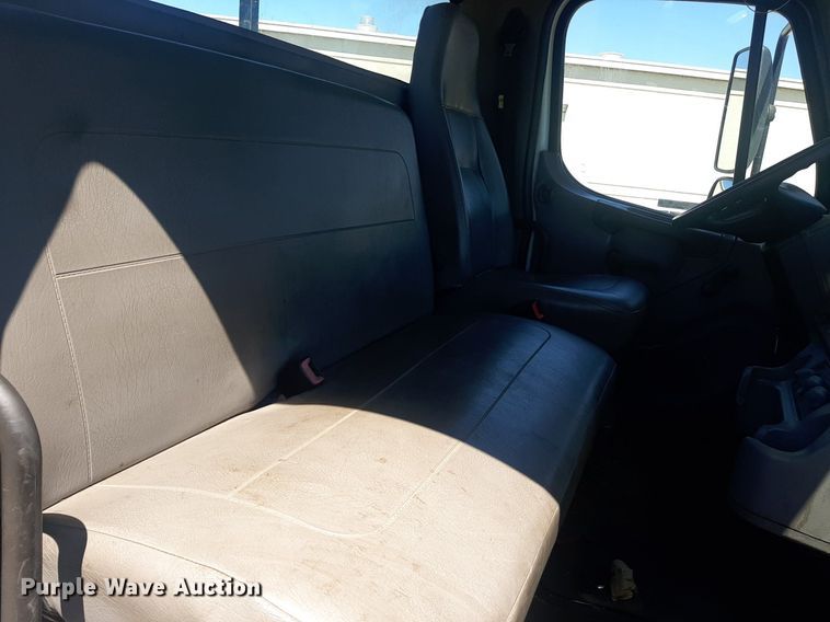 image for item NH9415 2012 Freightliner Business Class M2 pothole patcher truck