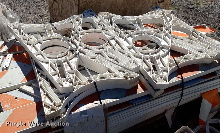 image for item NH9417 Road barricades