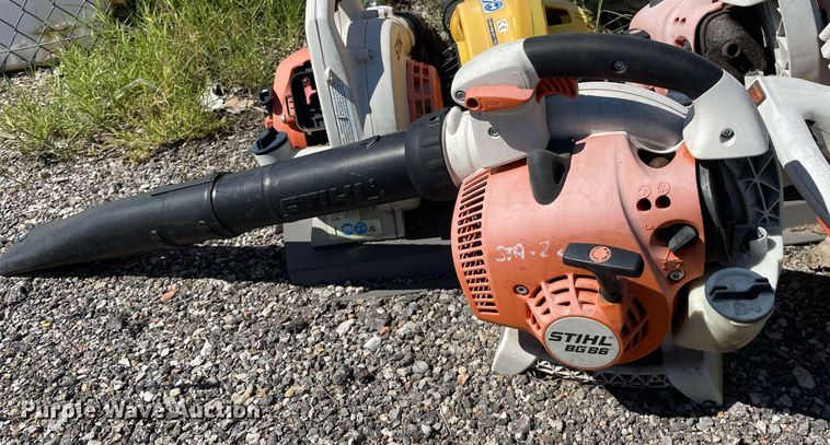 image for item NH9423 (8) leaf blowers