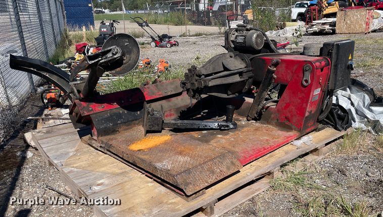 image for item NH9427 2012 CEMB SM56TXL tire changer