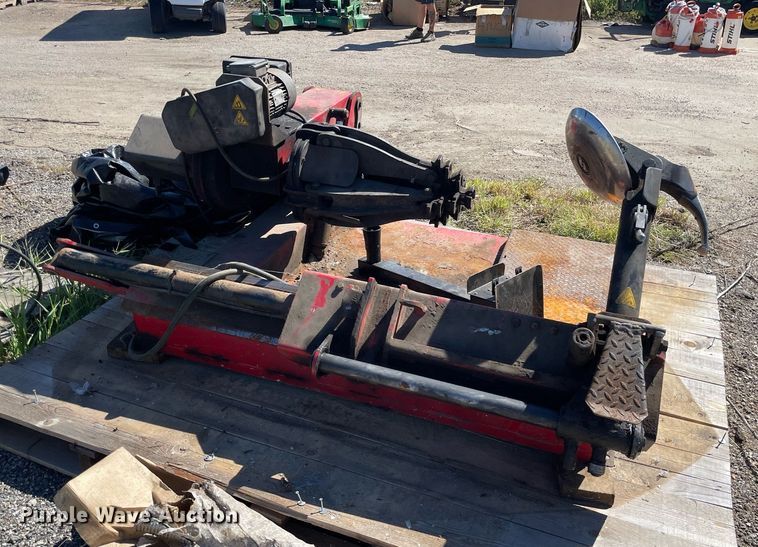 image for item NH9427 2012 CEMB SM56TXL tire changer