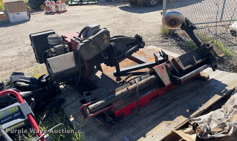 image for item NH9427 2012 CEMB SM56TXL tire changer