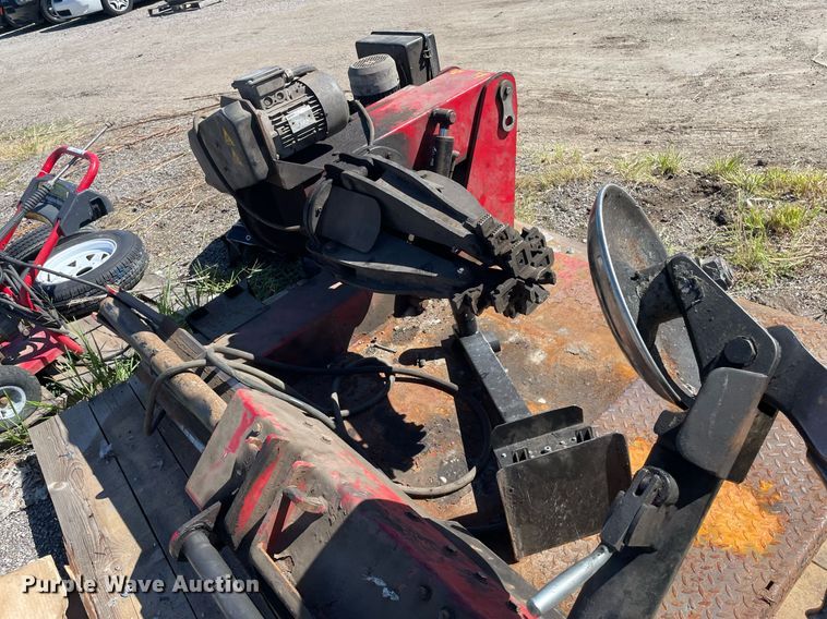 image for item NH9427 2012 CEMB SM56TXL tire changer