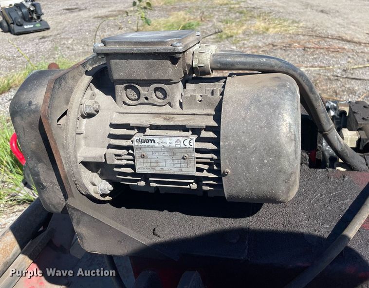 image for item NH9427 2012 CEMB SM56TXL tire changer