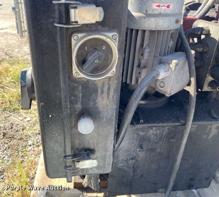 image for item NH9427 2012 CEMB SM56TXL tire changer