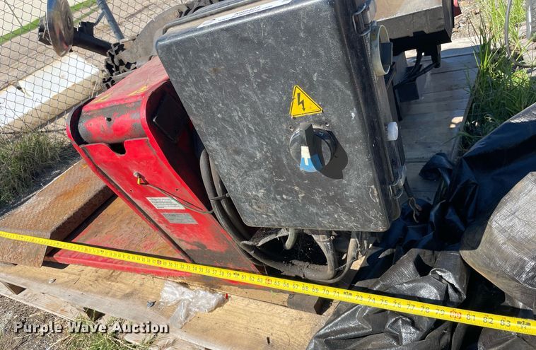 image for item NH9427 2012 CEMB SM56TXL tire changer