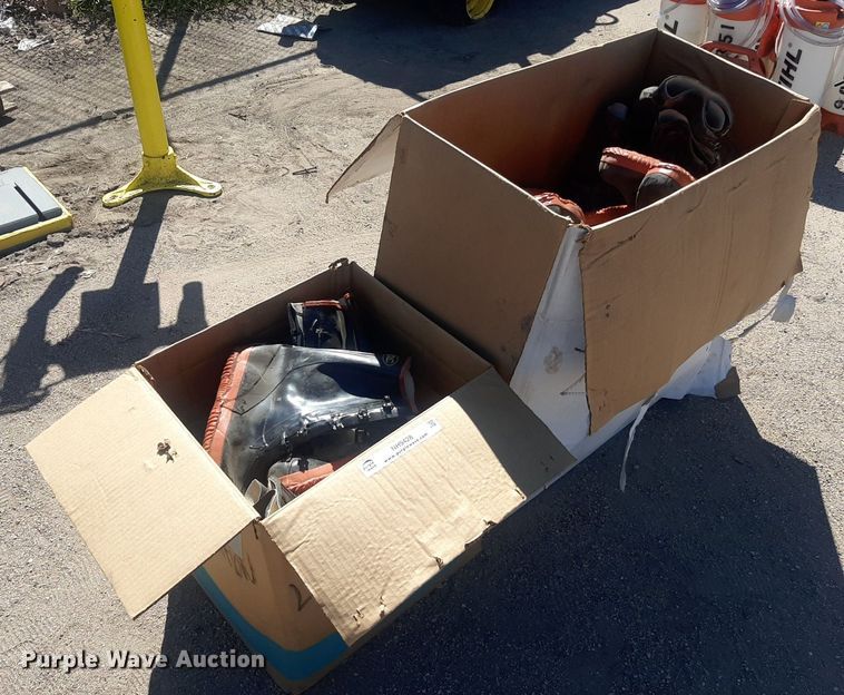 image for item NH9428 (22) pairs of rubber boots