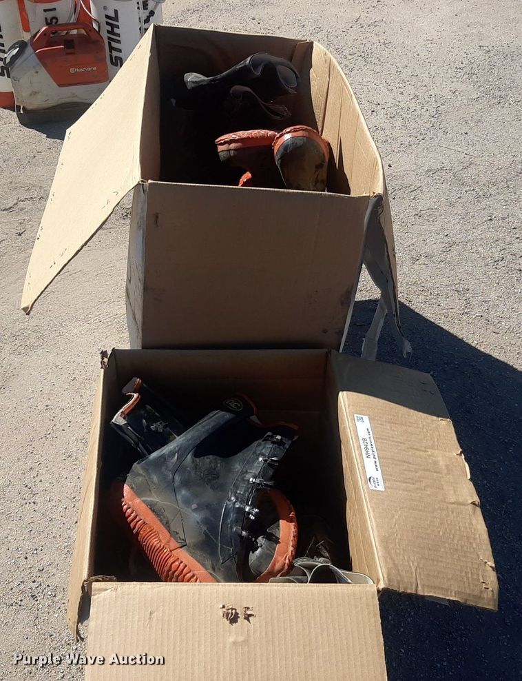 image for item NH9428 (22) pairs of rubber boots