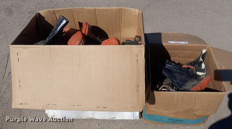 image for item NH9428 (22) pairs of rubber boots