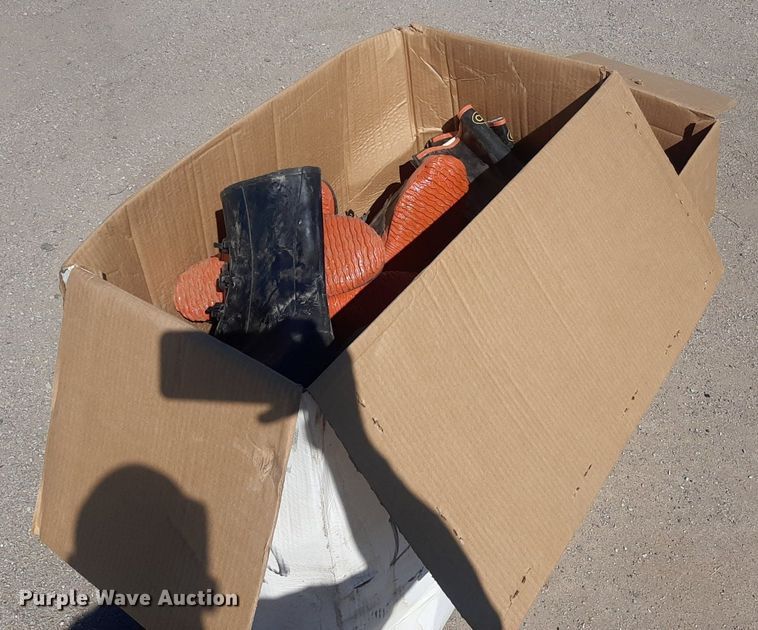 image for item NH9428 (22) pairs of rubber boots