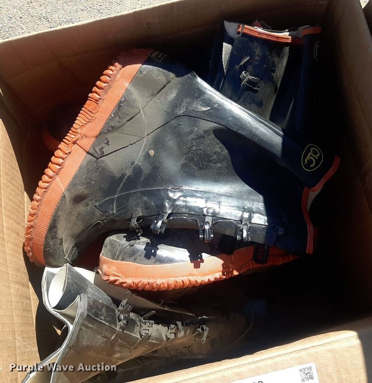 image for item NH9428 (22) pairs of rubber boots