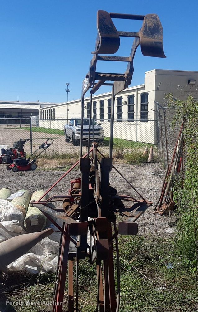 image for item NH9433 Coats S-60 tire spreader