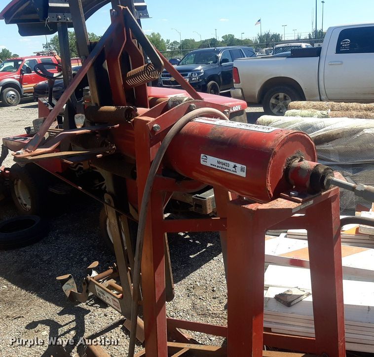 image for item NH9433 Coats S-60 tire spreader