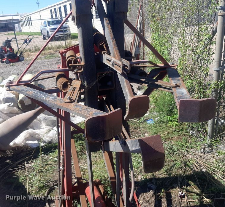 image for item NH9433 Coats S-60 tire spreader