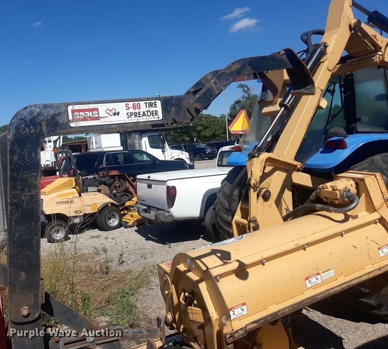 image for item NH9433 Coats S-60 tire spreader