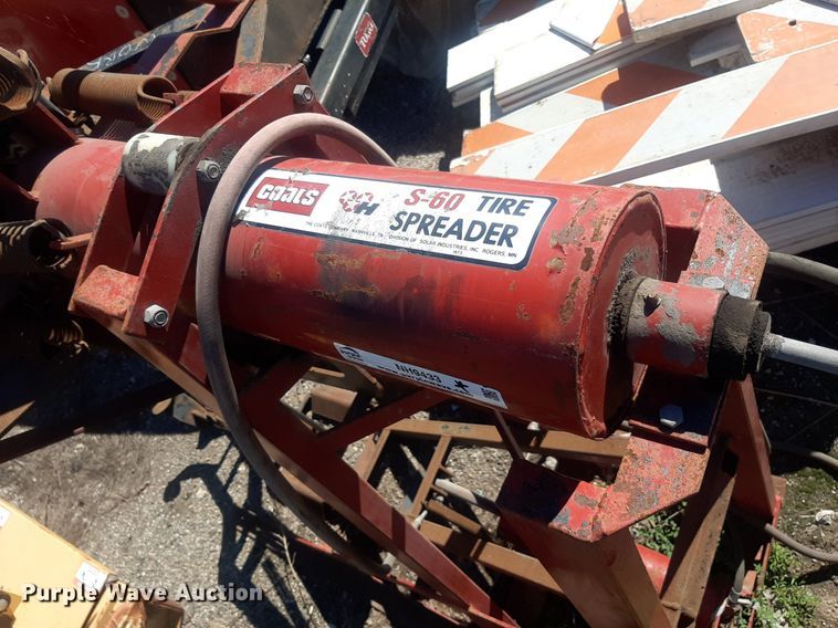 image for item NH9433 Coats S-60 tire spreader