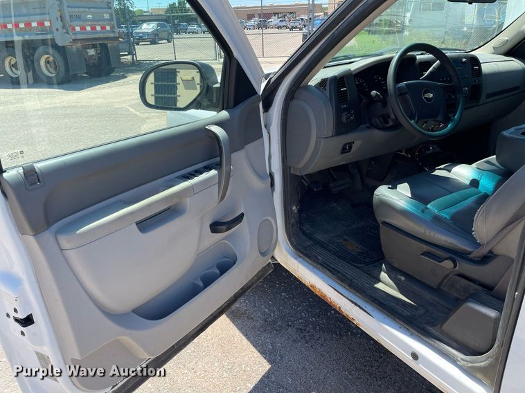 image for item NY9640 2011 Chevrolet Silverado 1500 Ext. Cab pickup truck