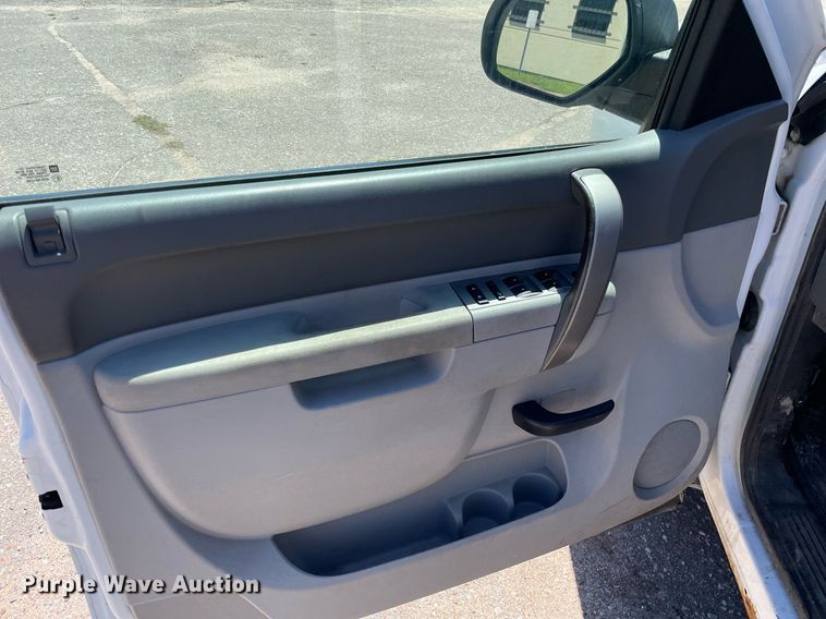 image for item NY9640 2011 Chevrolet Silverado 1500 Ext. Cab pickup truck