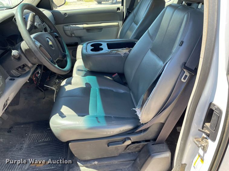 image for item NY9640 2011 Chevrolet Silverado 1500 Ext. Cab pickup truck