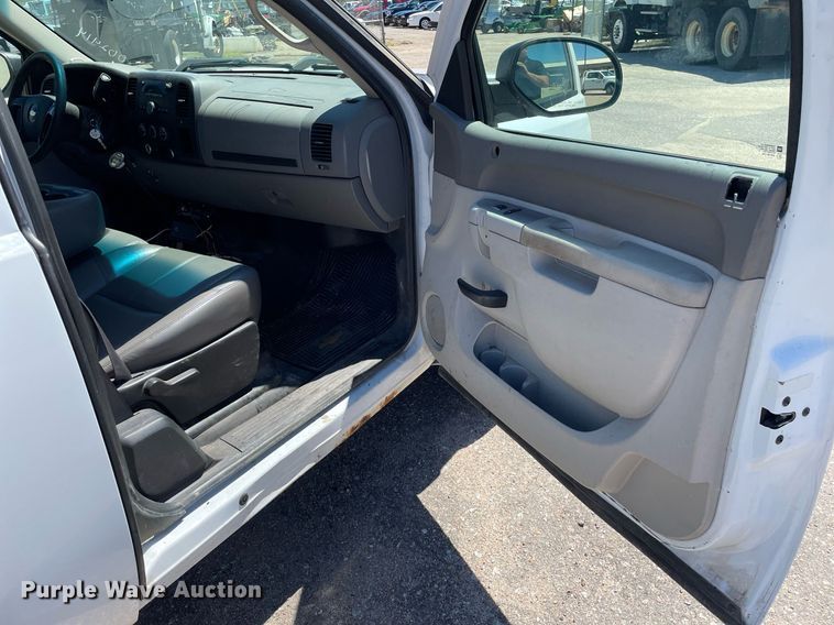 image for item NY9640 2011 Chevrolet Silverado 1500 Ext. Cab pickup truck