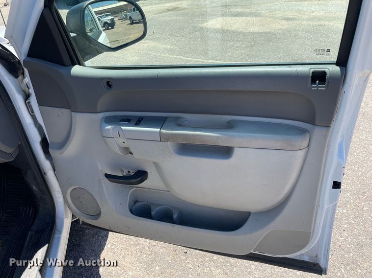 image for item NY9640 2011 Chevrolet Silverado 1500 Ext. Cab pickup truck