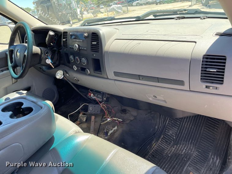 image for item NY9640 2011 Chevrolet Silverado 1500 Ext. Cab pickup truck