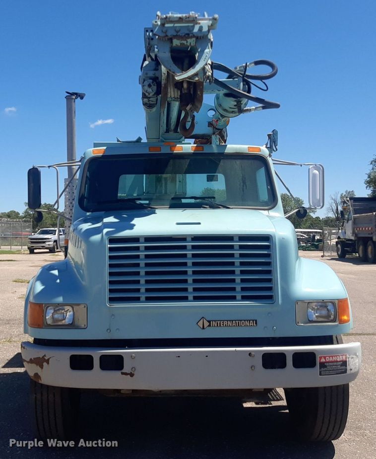image for item NY9658 1994 International 4700  digger derrick truck