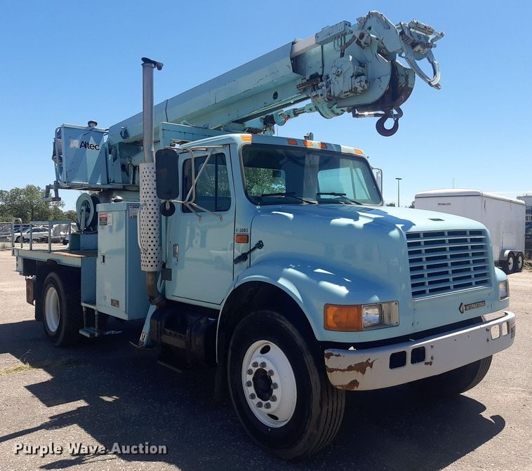 image for item NY9658 1994 International 4700  digger derrick truck