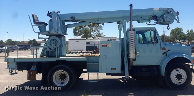 image for item NY9658 1994 International 4700  digger derrick truck