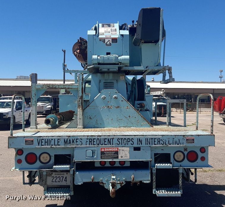 image for item NY9658 1994 International 4700  digger derrick truck