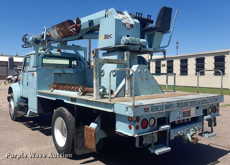 image for item NY9658 1994 International 4700  digger derrick truck