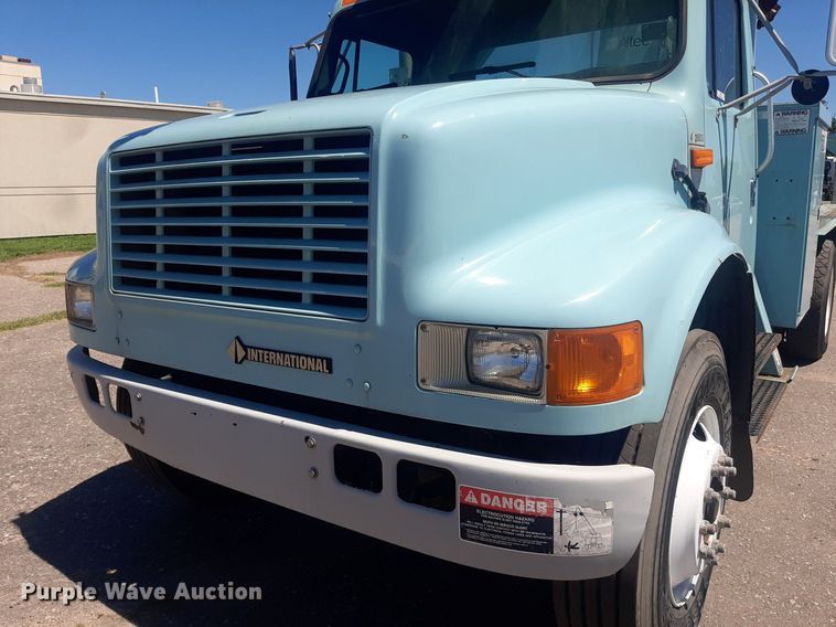 image for item NY9658 1994 International 4700  digger derrick truck