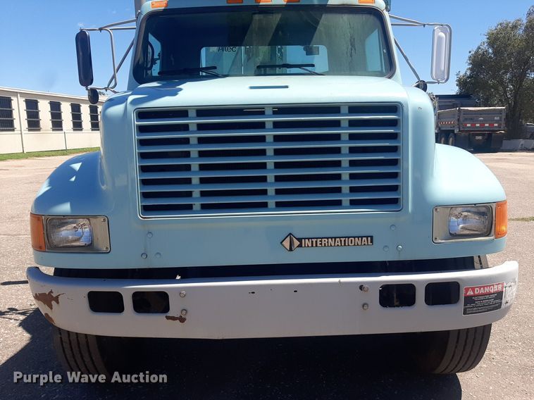 image for item NY9658 1994 International 4700  digger derrick truck