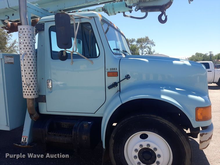 image for item NY9658 1994 International 4700  digger derrick truck