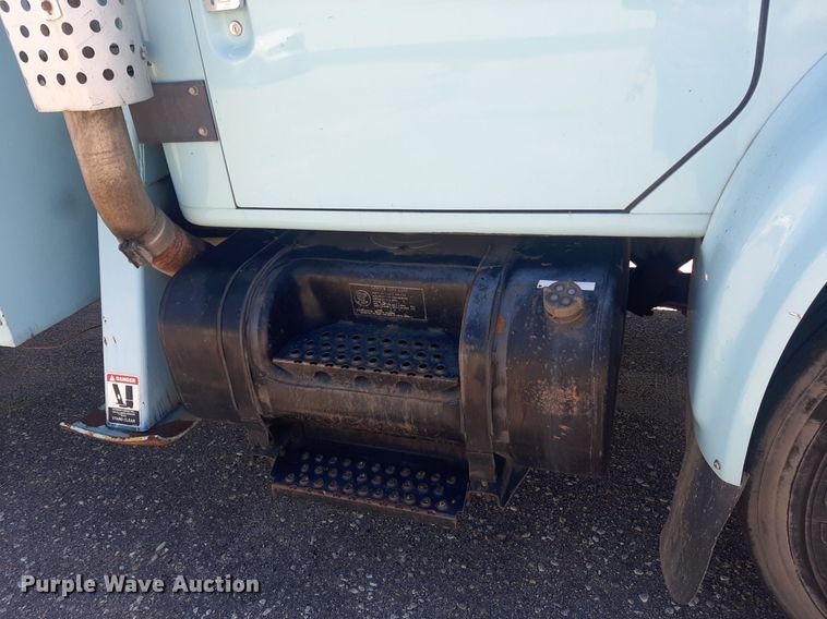 image for item NY9658 1994 International 4700  digger derrick truck