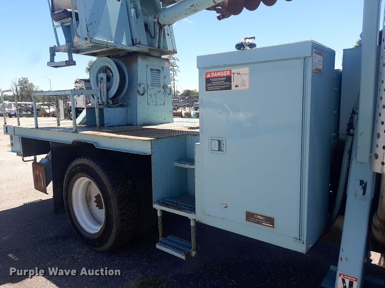 image for item NY9658 1994 International 4700  digger derrick truck