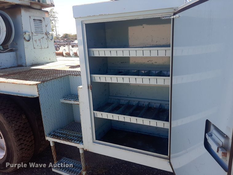 image for item NY9658 1994 International 4700  digger derrick truck